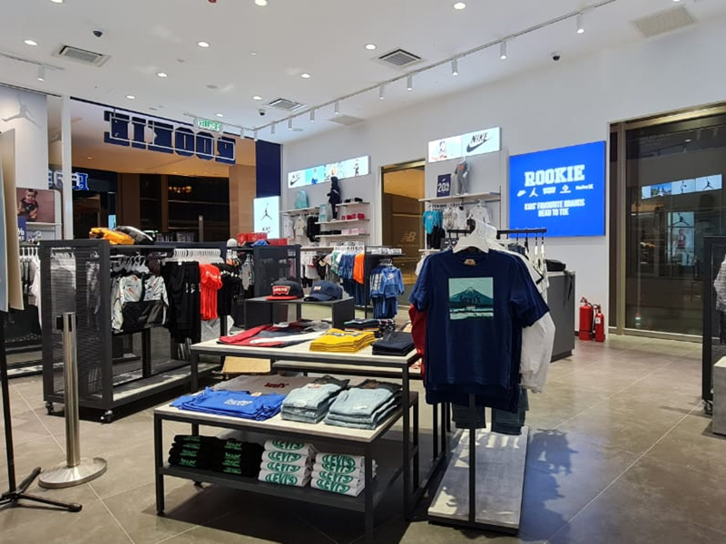 Lighting engineering of brand clothing store