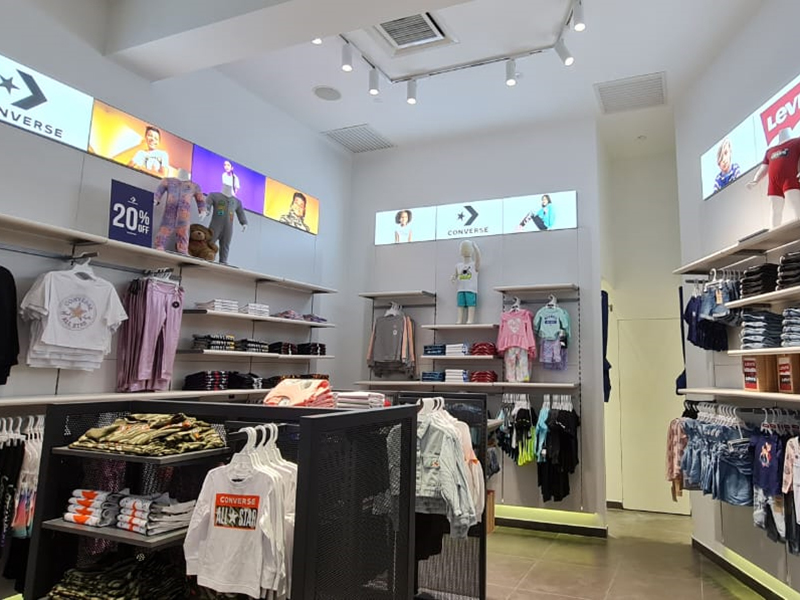 Clothing store lighting engineering